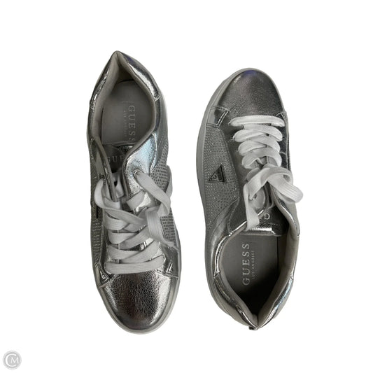 Shoes Sneakers By Guess In Silver, Size: 10