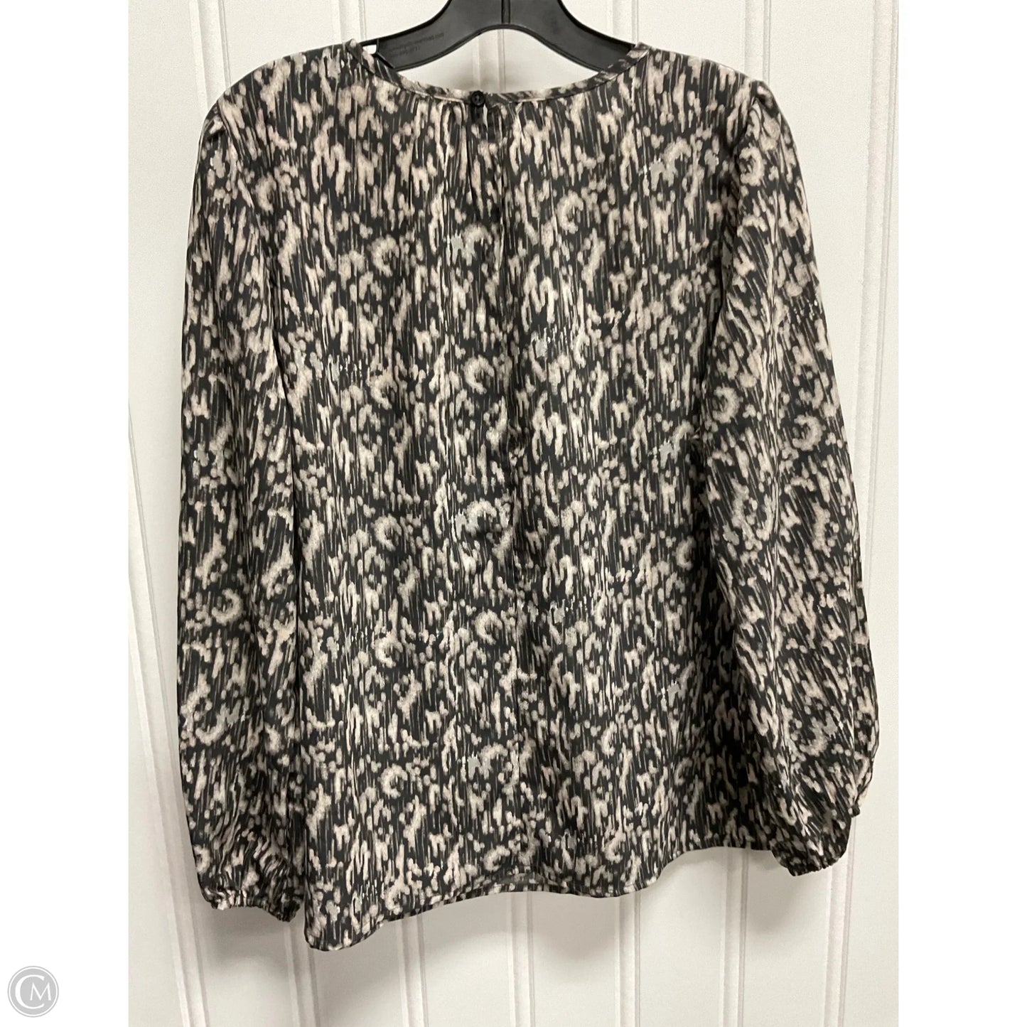 Top Long Sleeve By Maurices In Grey, Size: L