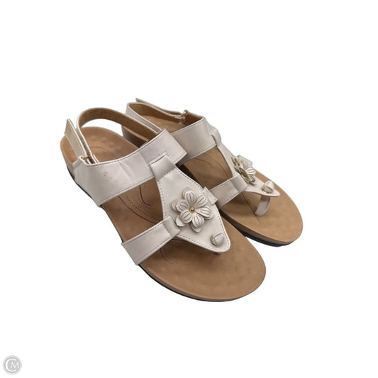 Sandals Heels Platform By Clothes Mentor In White, Size: 9