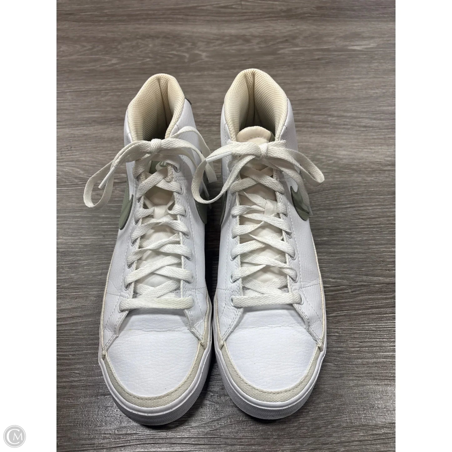Shoes Sneakers By Nike In Green & White, Size: 10