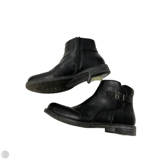 Boots Ankle Flats By Bare Traps In Black, Size: 7