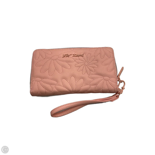 Wristlet By Betsey Johnson, Size: Medium