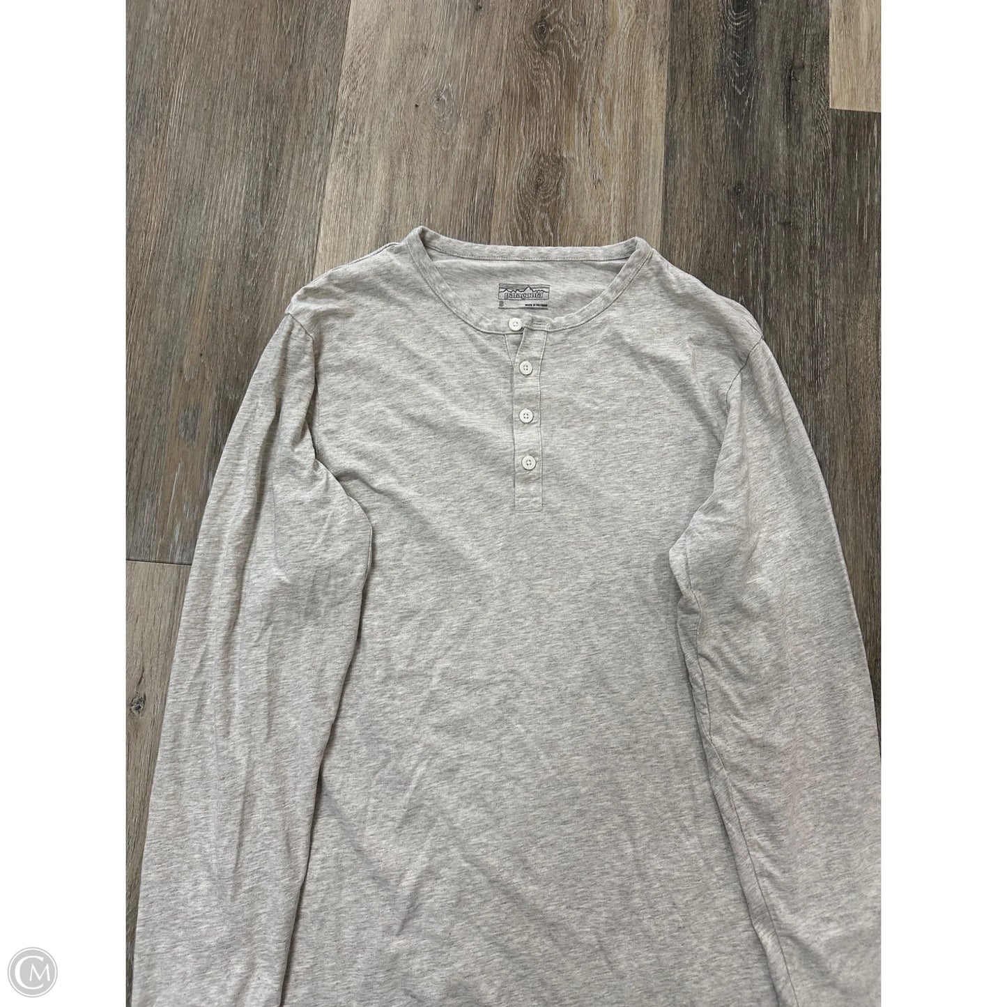 Top Long Sleeve By Patagonia In Tan, Size: S