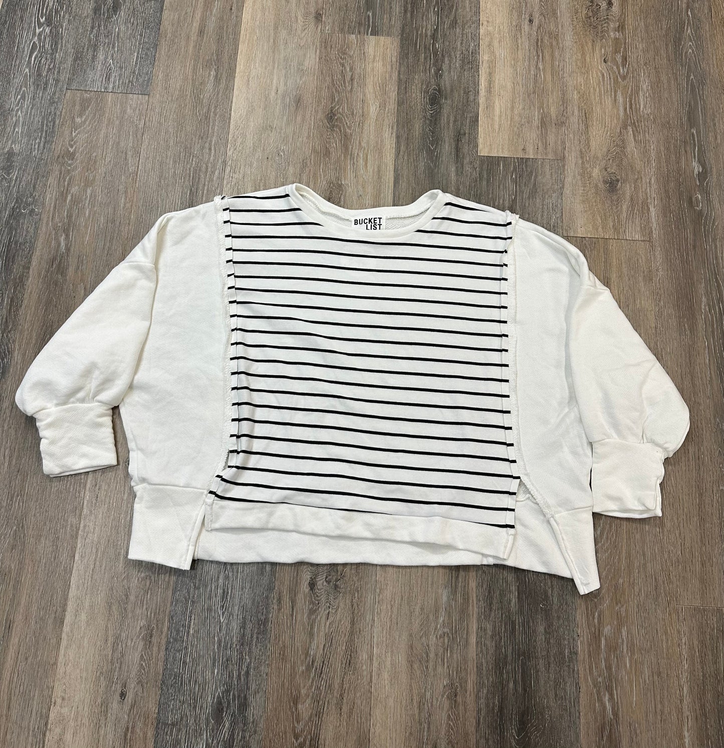 Top Long Sleeve By Bucket List In White, Size: L