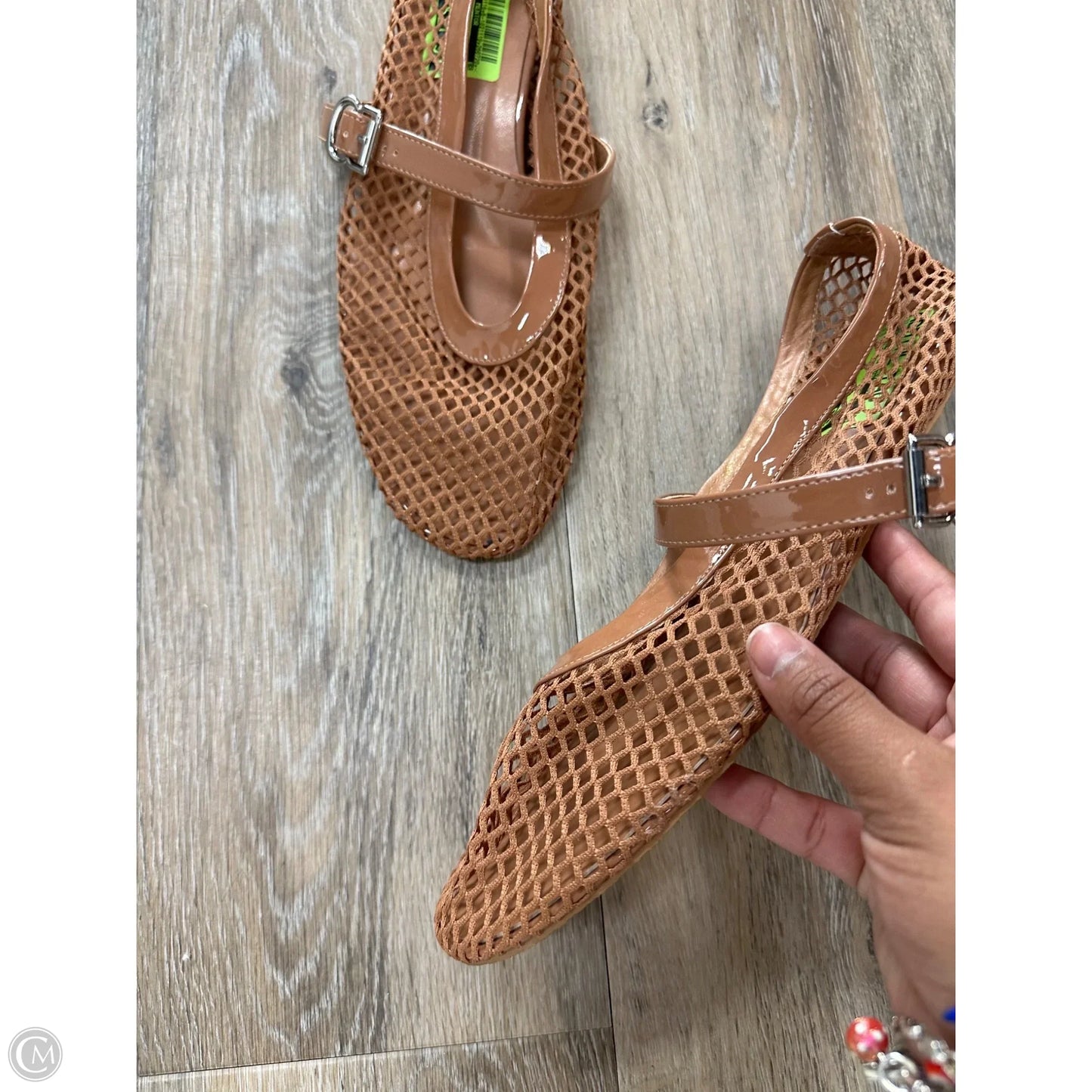Shoes Flats By Clothes Mentor In Tan, Size: 9.5