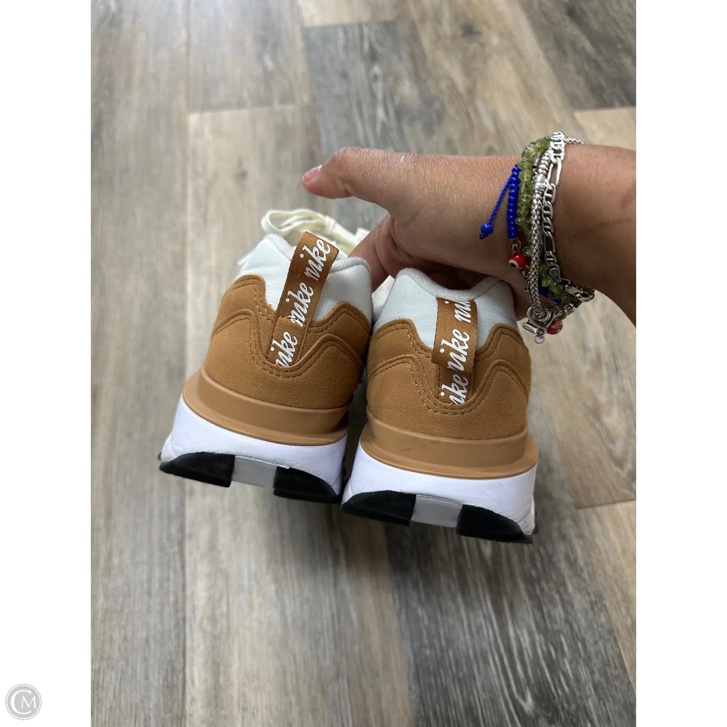 Shoes Athletic By Nike In Tan & White, Size: 9.5