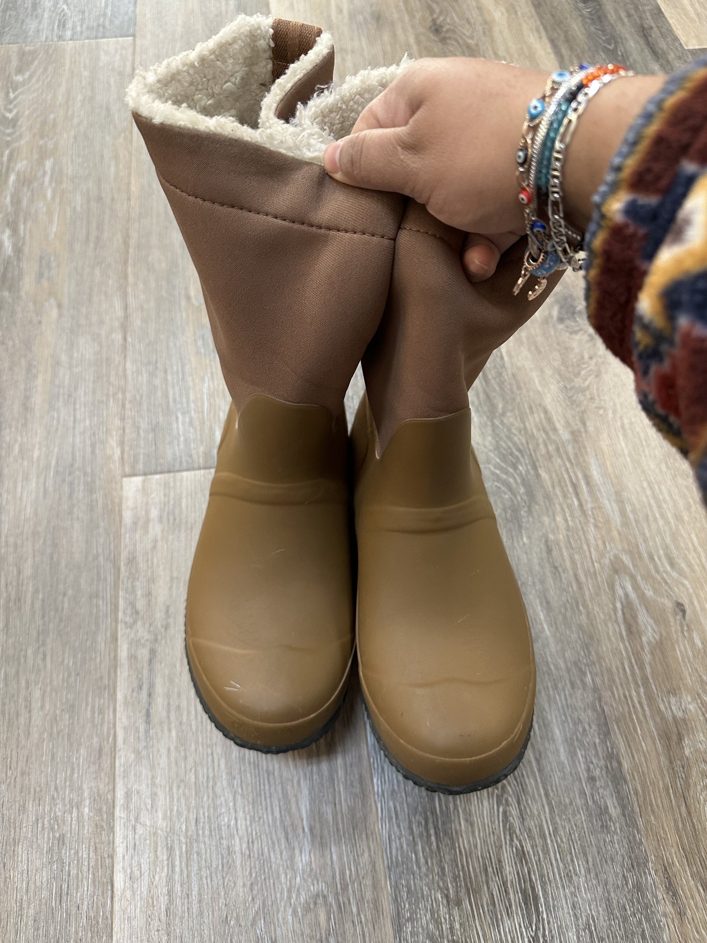 Boots Rain By Hunter  Size: 7
