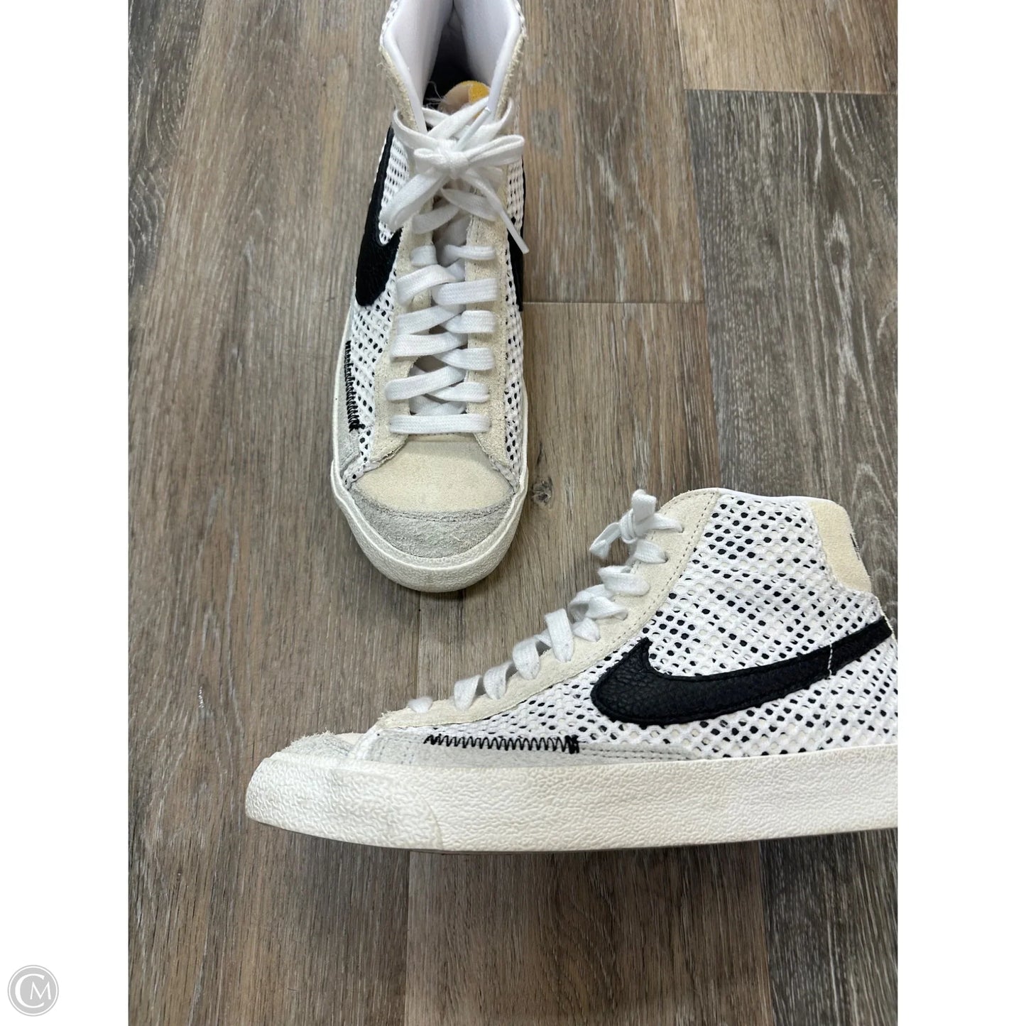 Shoes Sneakers By Nike In White, Size: 8.5/7Y