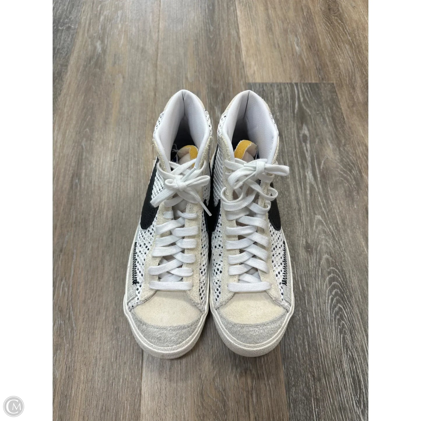 Shoes Sneakers By Nike In White, Size: 8.5/7Y