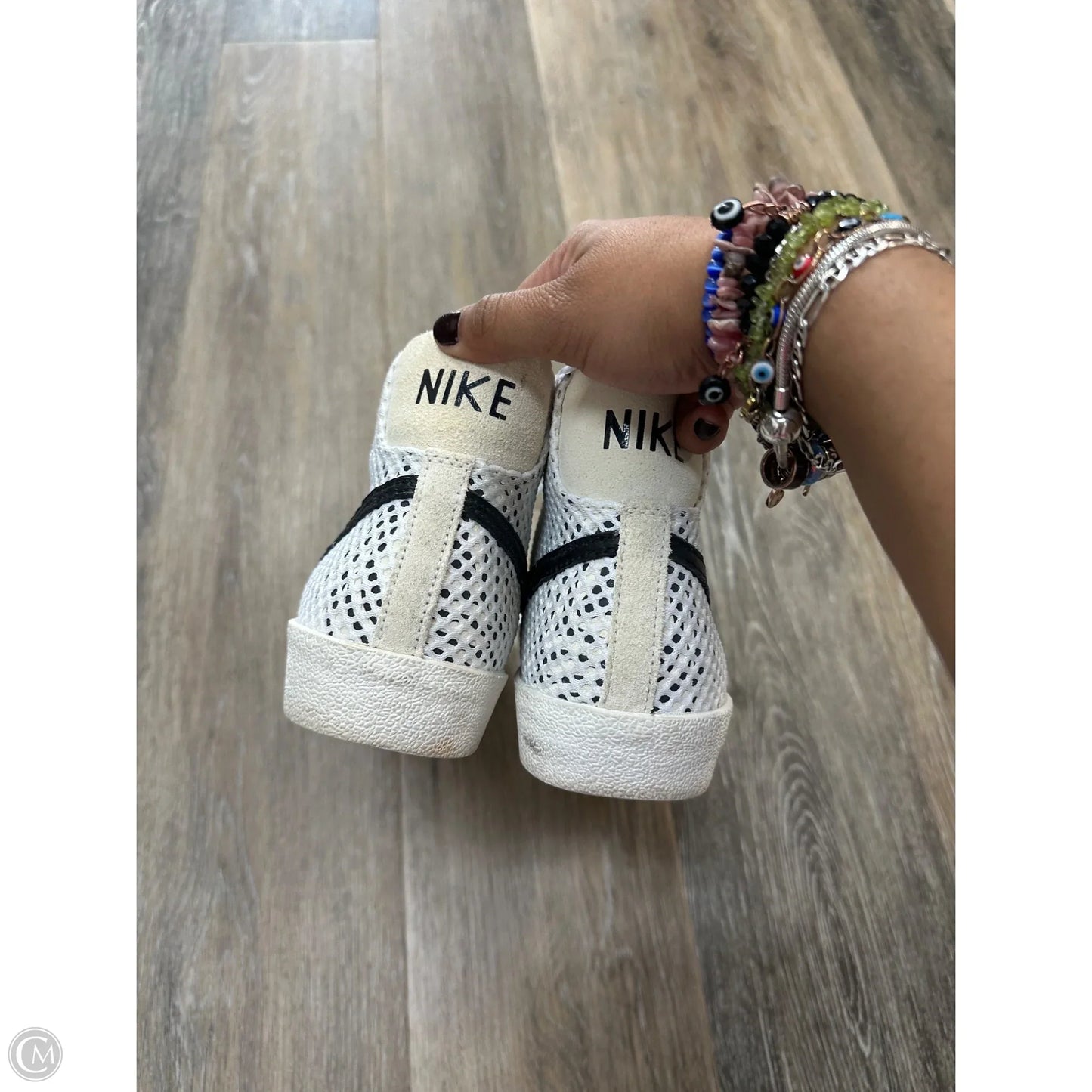 Shoes Sneakers By Nike In White, Size: 8.5/7Y