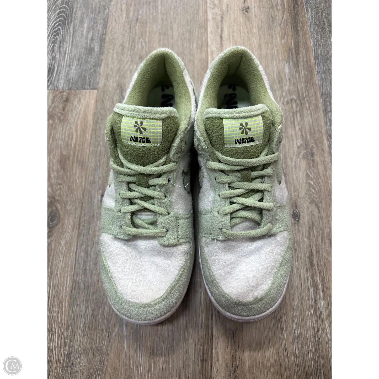 Shoes Sneakers By Nike In Green, Size: 9