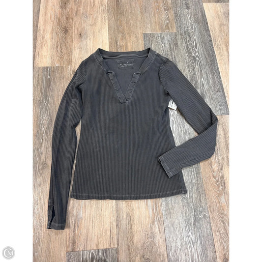 Top Long Sleeve By Pilcro In Grey, Size: S