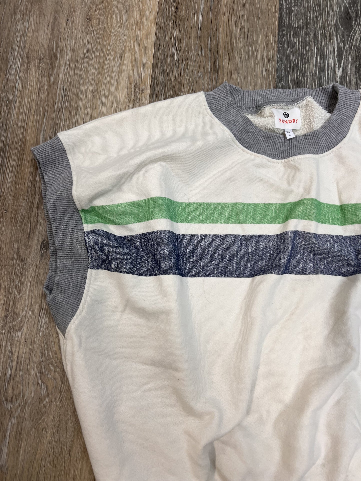 Top Short Sleeve By Sundry  Size: L