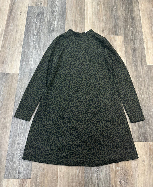 Dress Casual Short By Hutch In Green, Size: L