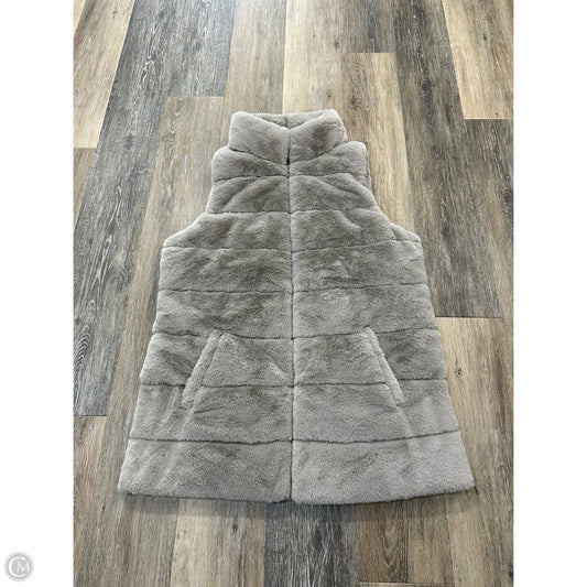 Vest Faux Fur & Sherpa By Evereve In Grey, Size: M