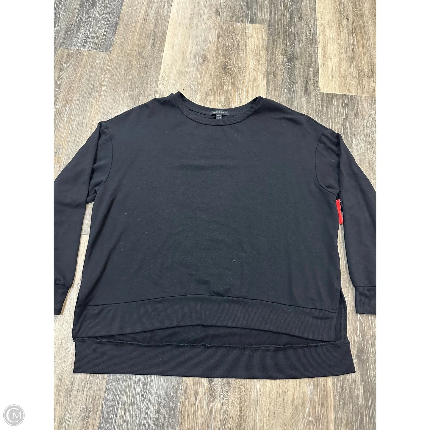 Athletic Top Long Sleeve Crewneck By Beyond Yoga In Black, Size: M