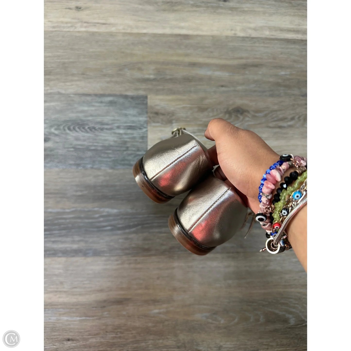 Shoes Flats By Bella Vita In Silver, Size: 6.5