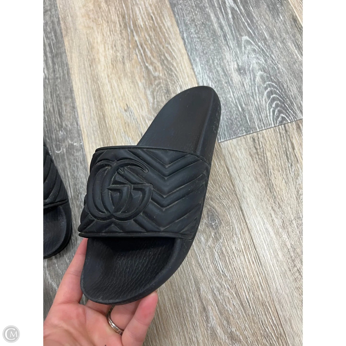 Sandals Luxury Designer By Gucci In Black, Size: 6