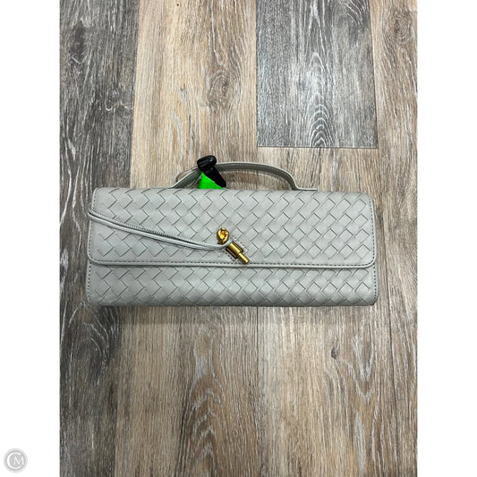 Clutch By Clothes Mentor, Size: Medium