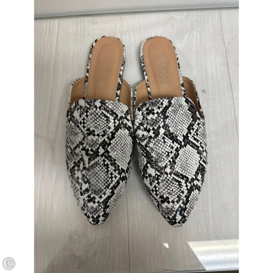 Shoes Flats By Clothes Mentor In Snakeskin Print, Size: 10