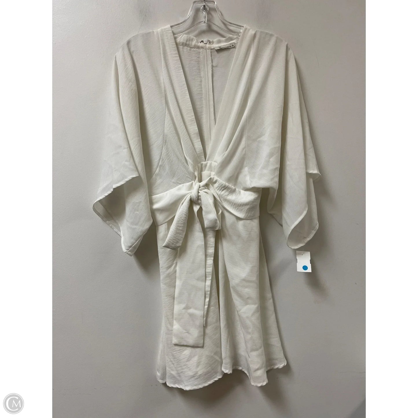 Dress Casual Short By Clothes Mentor In White, Size: M