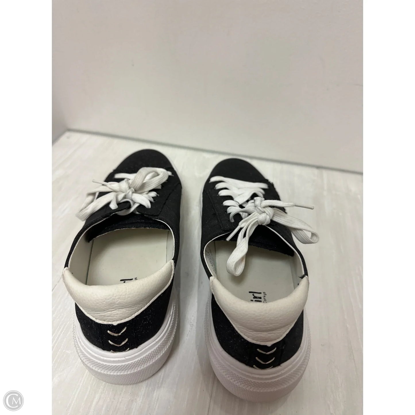 Shoes Sneakers By Clothes Mentor In Black, Size: 9