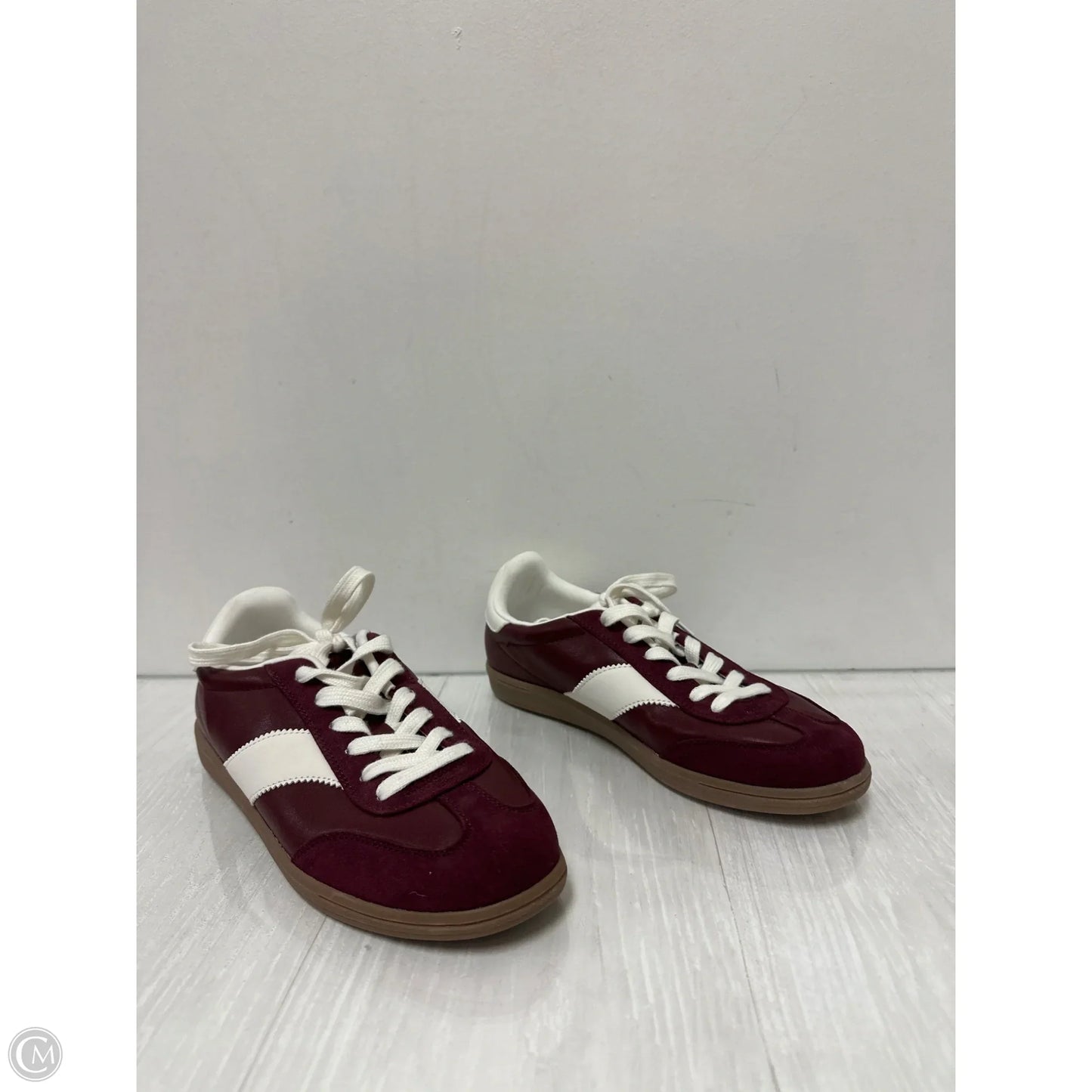 Shoes Sneakers By Universal Thread In Red, Size: 10