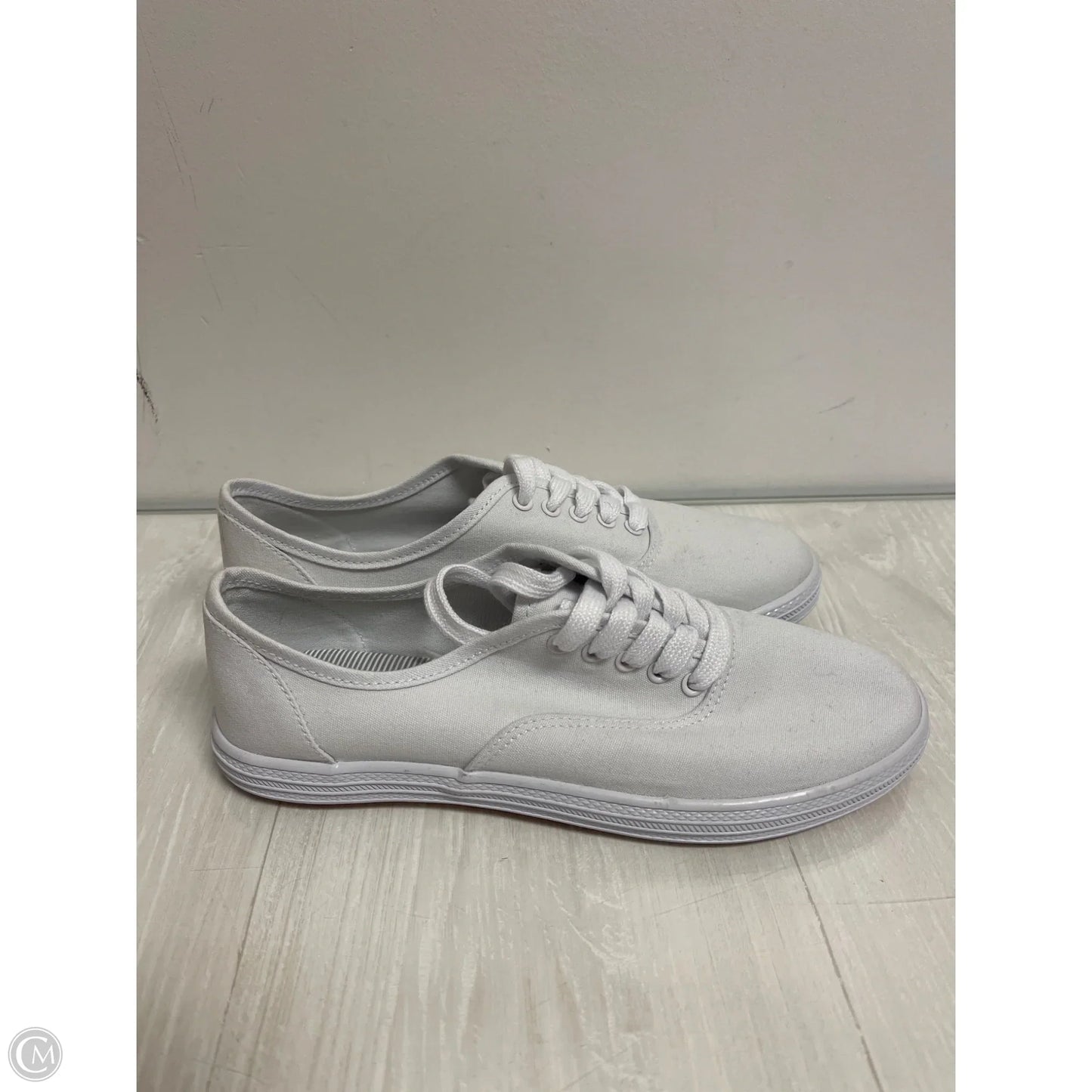 Shoes Sneakers By Universal Thread In White, Size: 7