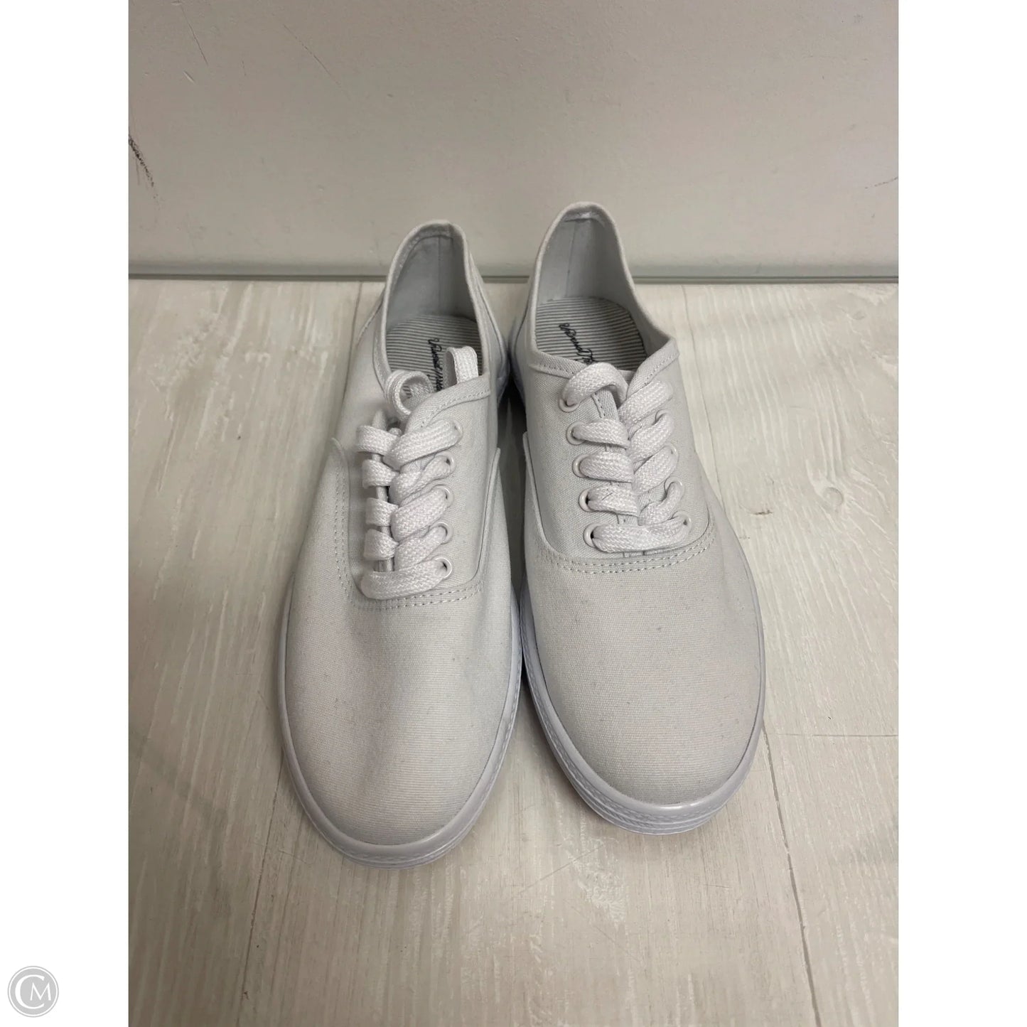 Shoes Sneakers By Universal Thread In White, Size: 7