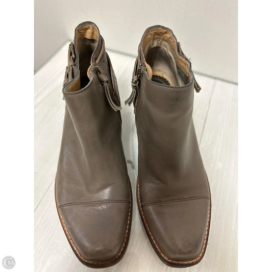 Boots Ankle Flats By Clothes Mentor In Grey, Size: 7