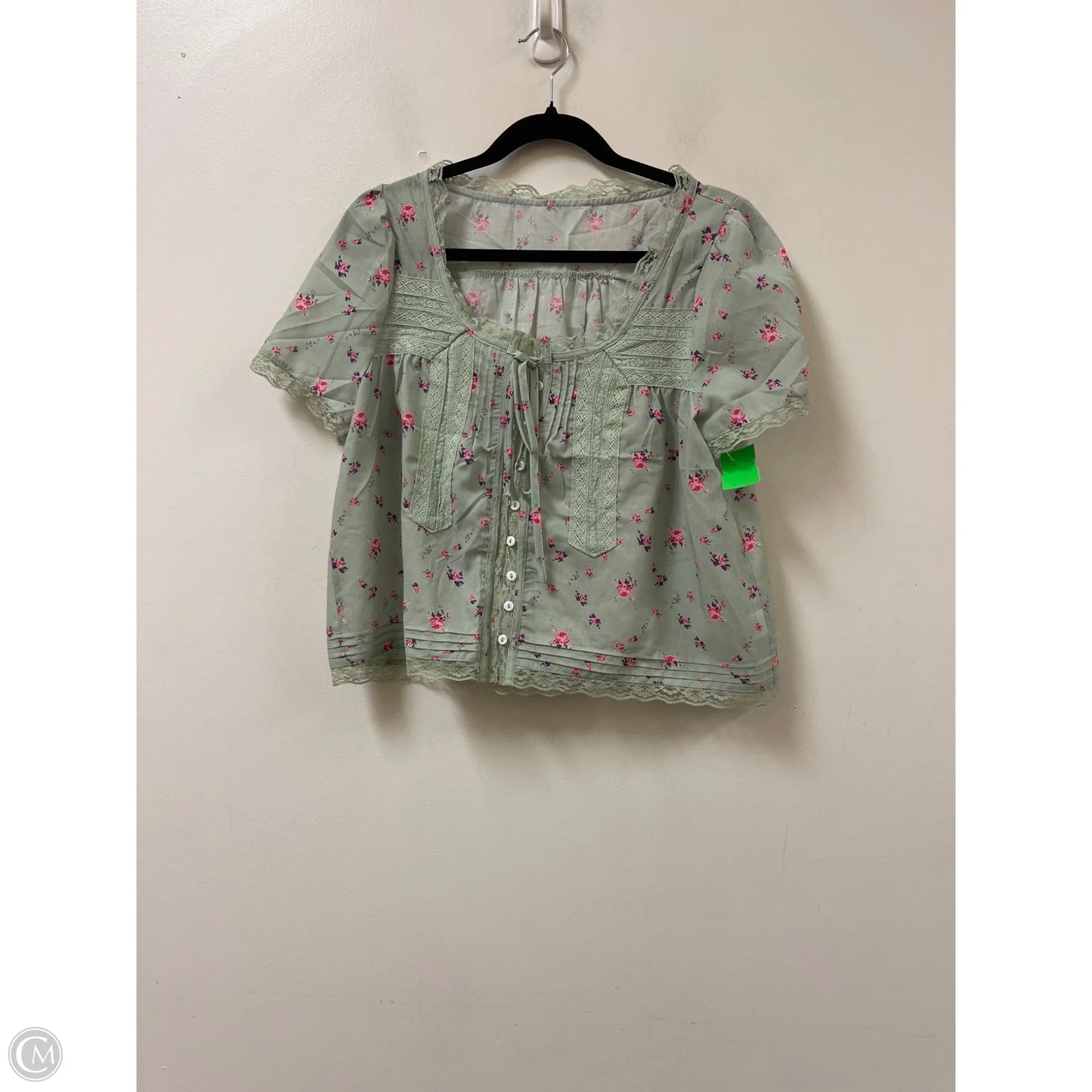 Top Short Sleeve By Clothes Mentor In Green, Size: M