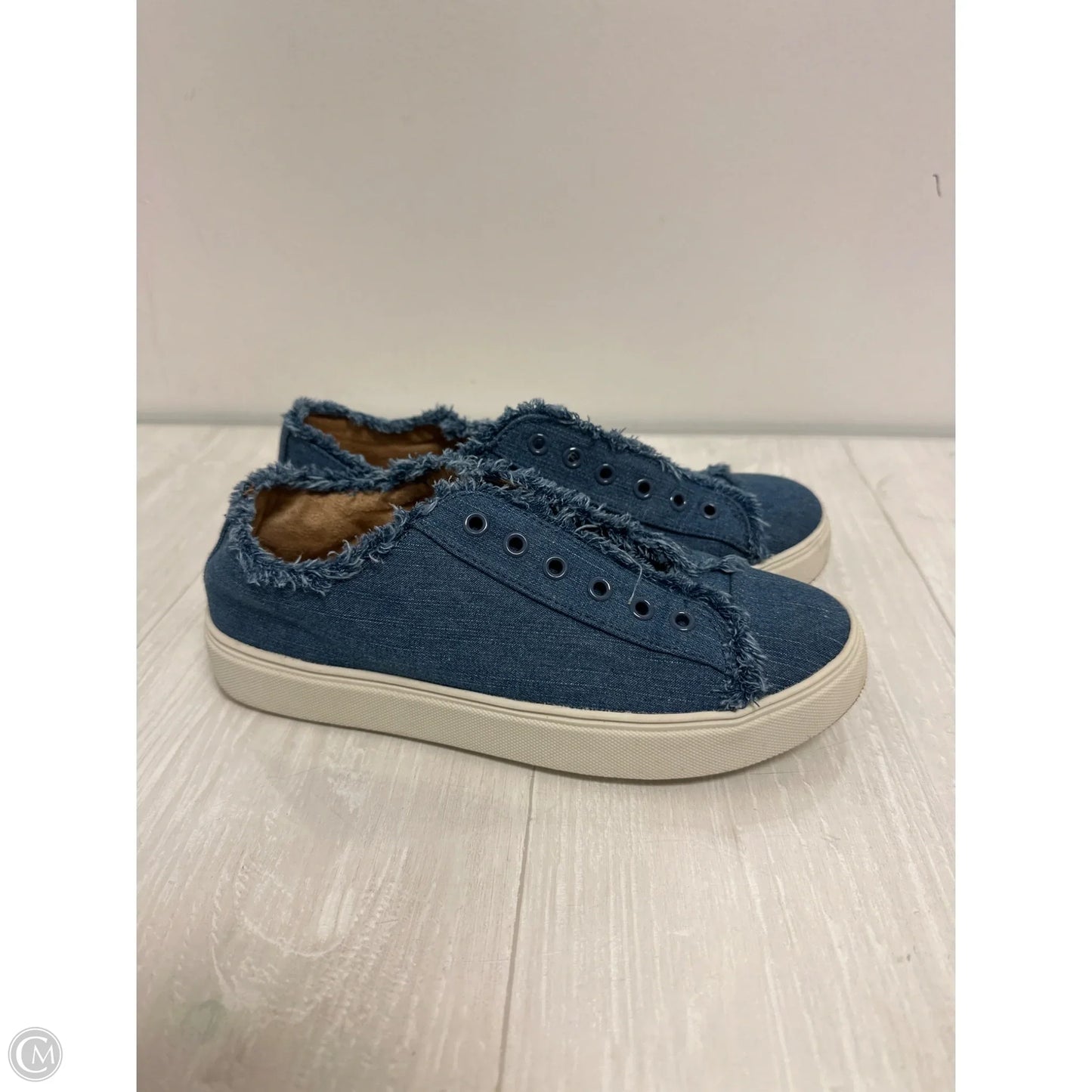 Shoes Sneakers By Clothes Mentor In Blue Denim, Size: 6