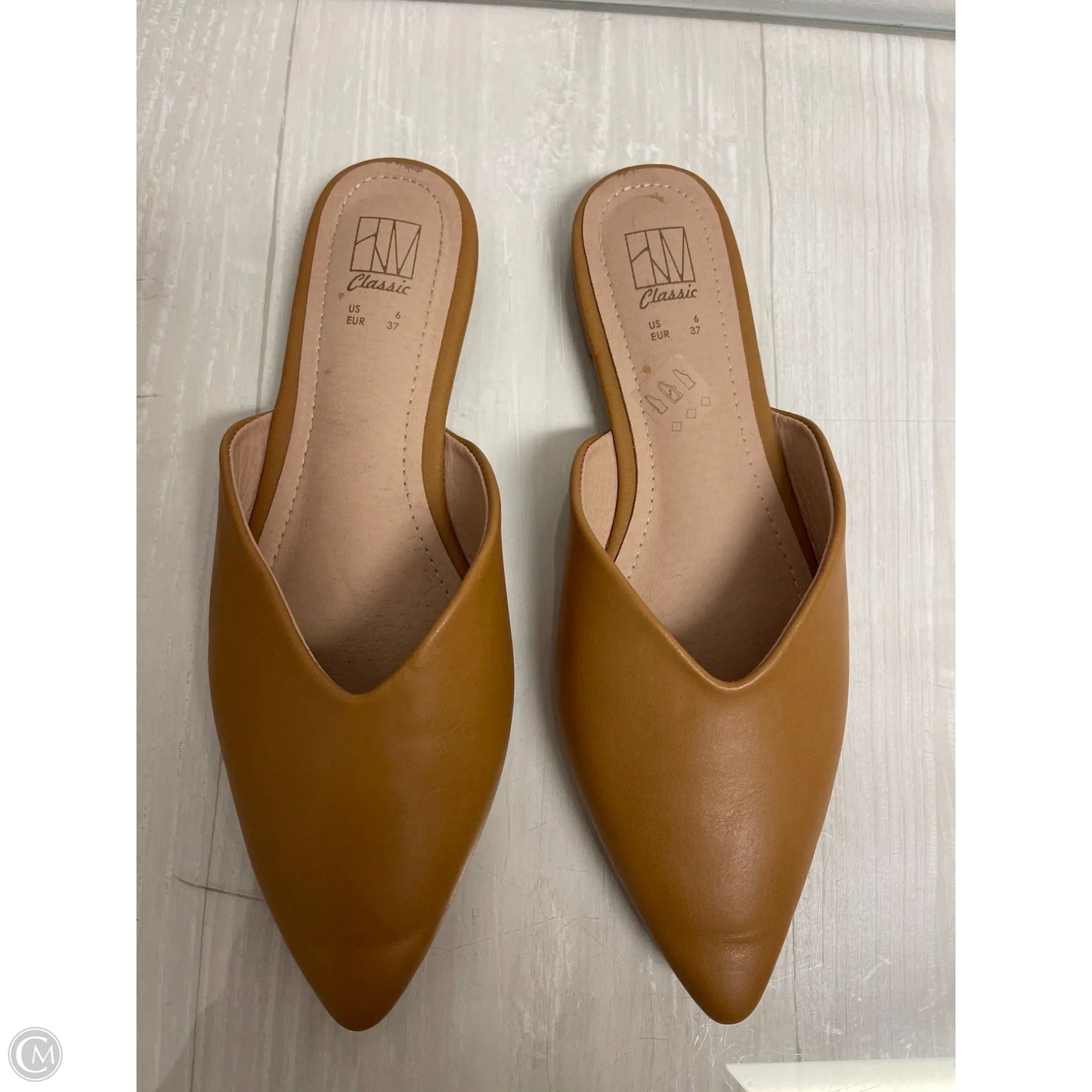 Shoes Flats By Clothes Mentor In Cream, Size: 6