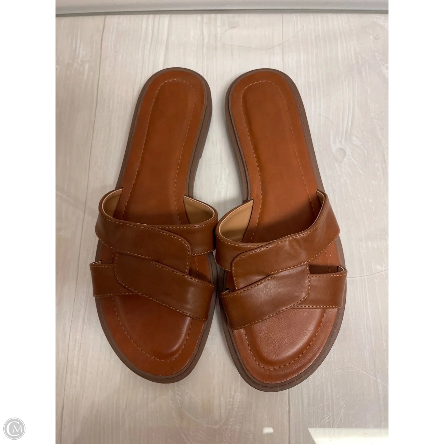 Sandals Flats By Clothes Mentor In Brown, Size: 7.5