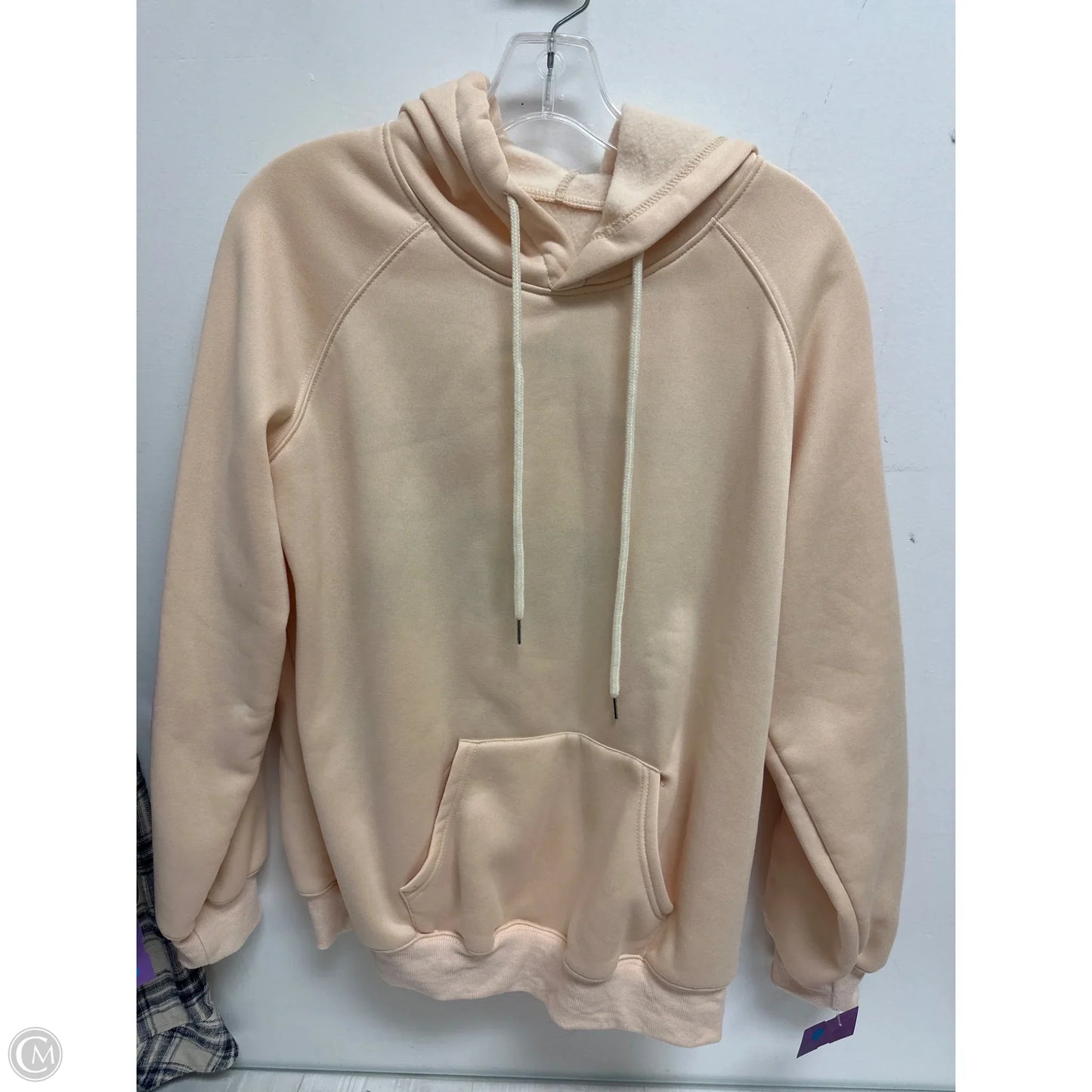 Sweatshirt Hoodie By Clothes Mentor In Cream, Size: M