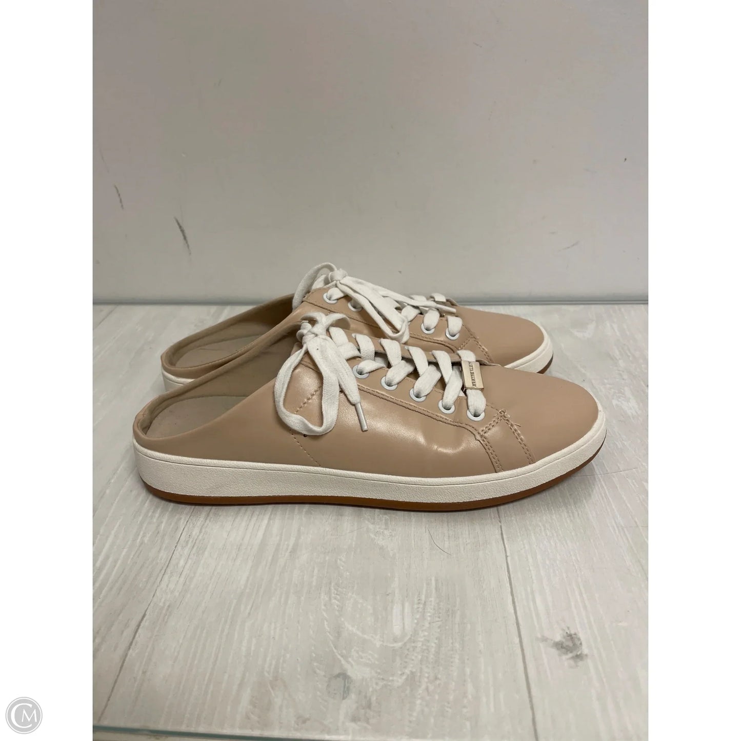Shoes Flats By Anne Klein In Cream, Size: 10
