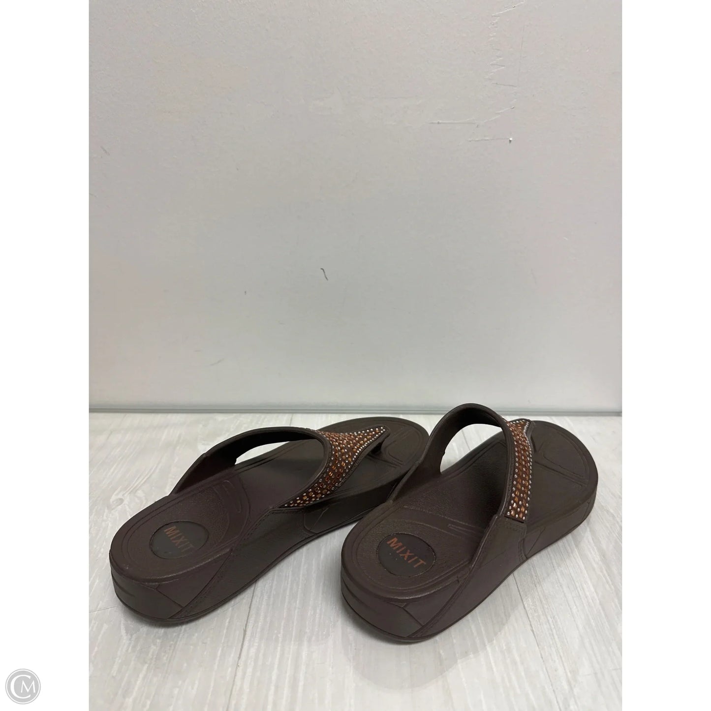 Sandals Flip Flops By Clothes Mentor In Brown, Size: 8
