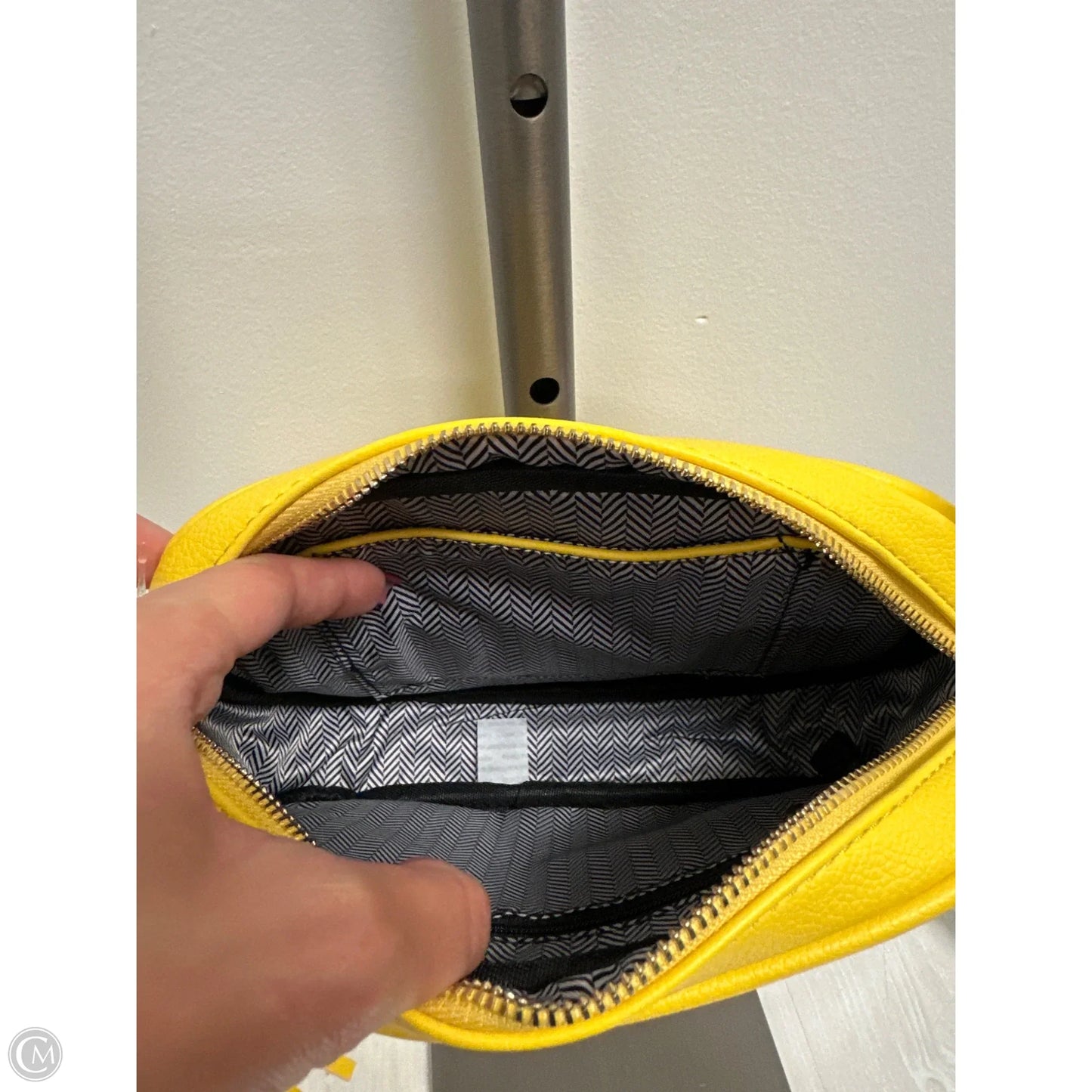 Crossbody By Clothes Mentor, Size: Small