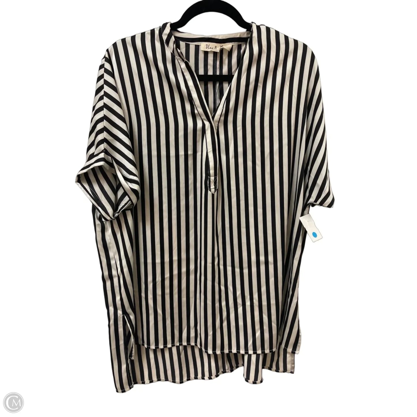 Top Short Sleeve By Vine & Love In Black & White, Size: L