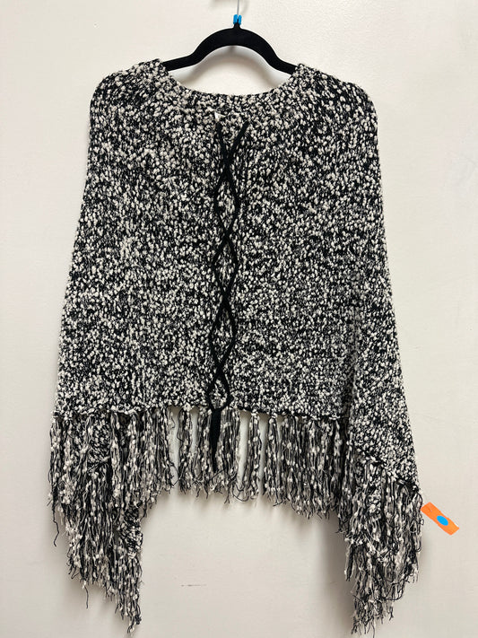 Poncho By Simply Noelle In Black & White, Size: Osfm