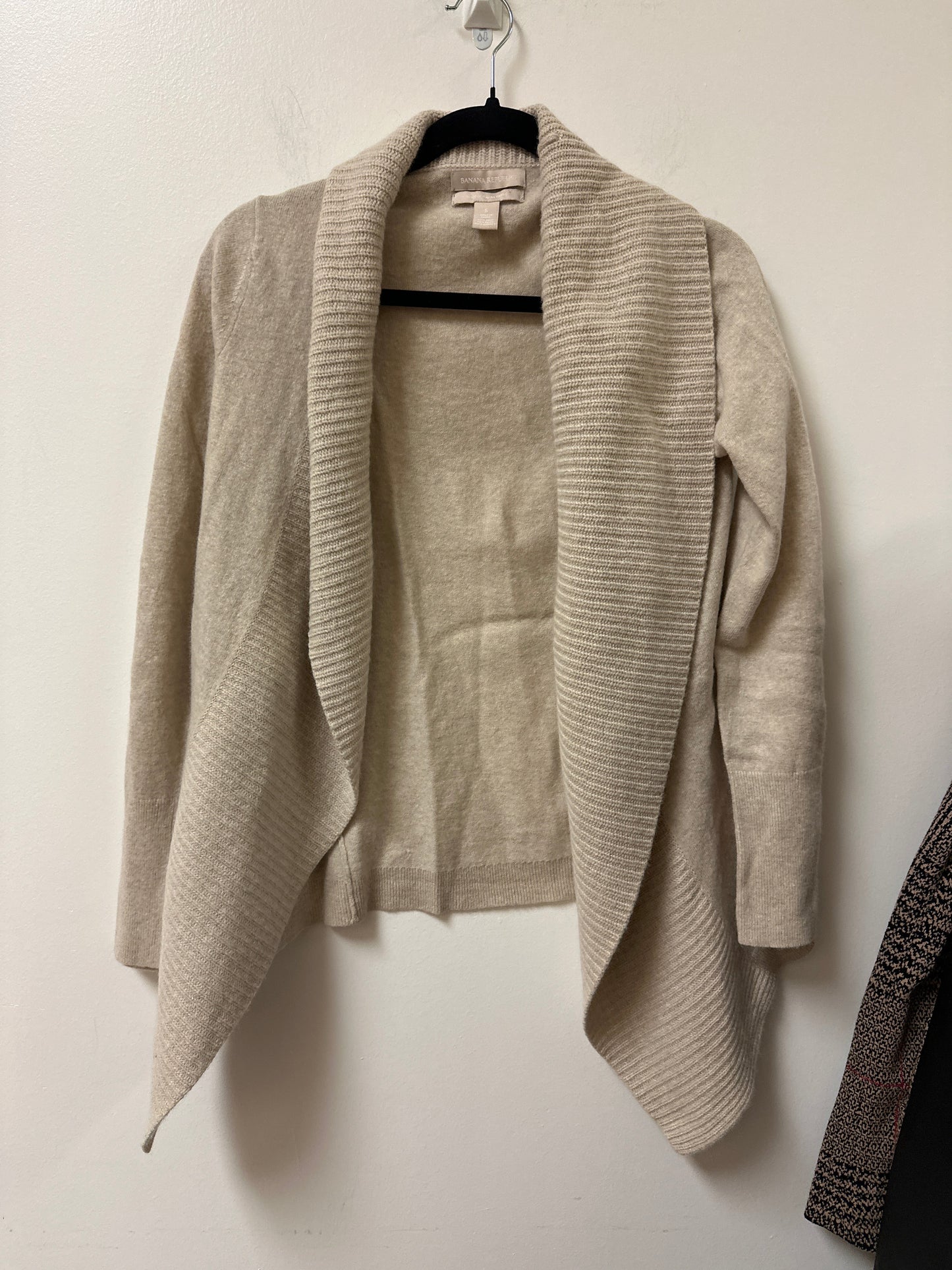 Sweater Cardigan By Banana Republic In Cream, Size: S