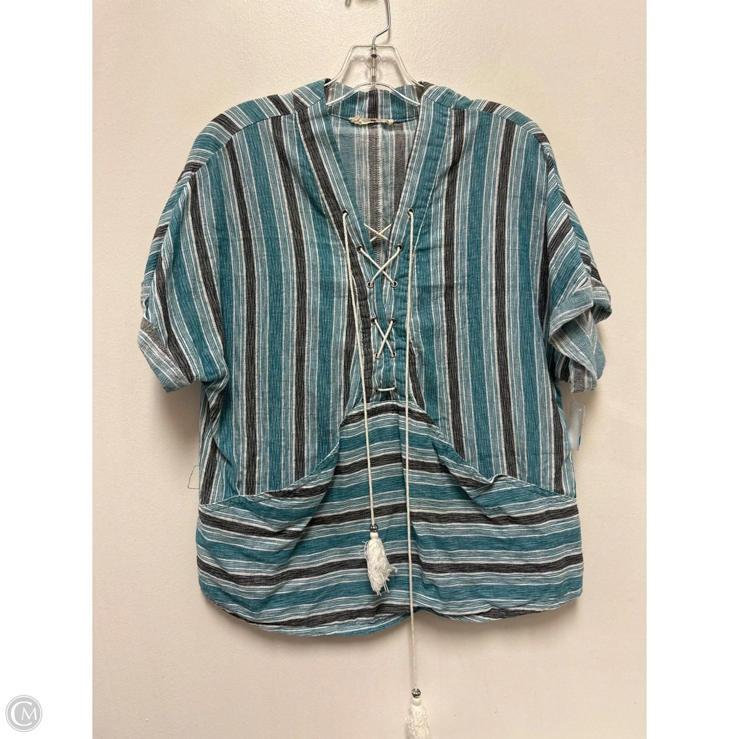 Top Short Sleeve By Clothes Mentor In Blue & White, Size: S