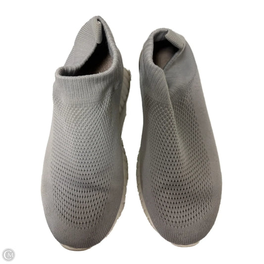 Shoes Sneakers By Clothes Mentor In Grey, Size: 7.5