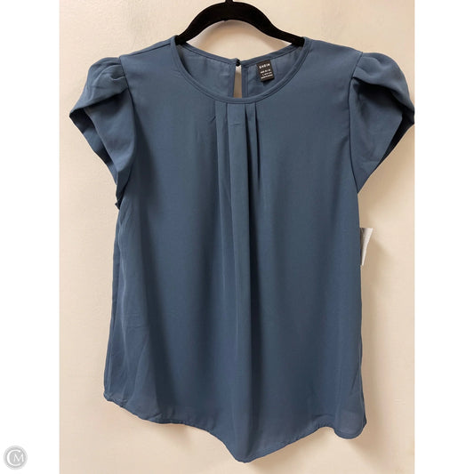Top Short Sleeve By Shein In Grey, Size: L
