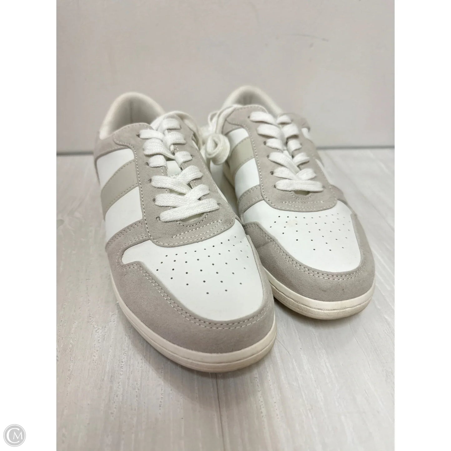 Shoes Sneakers By Universal Thread In Cream, Size: 7