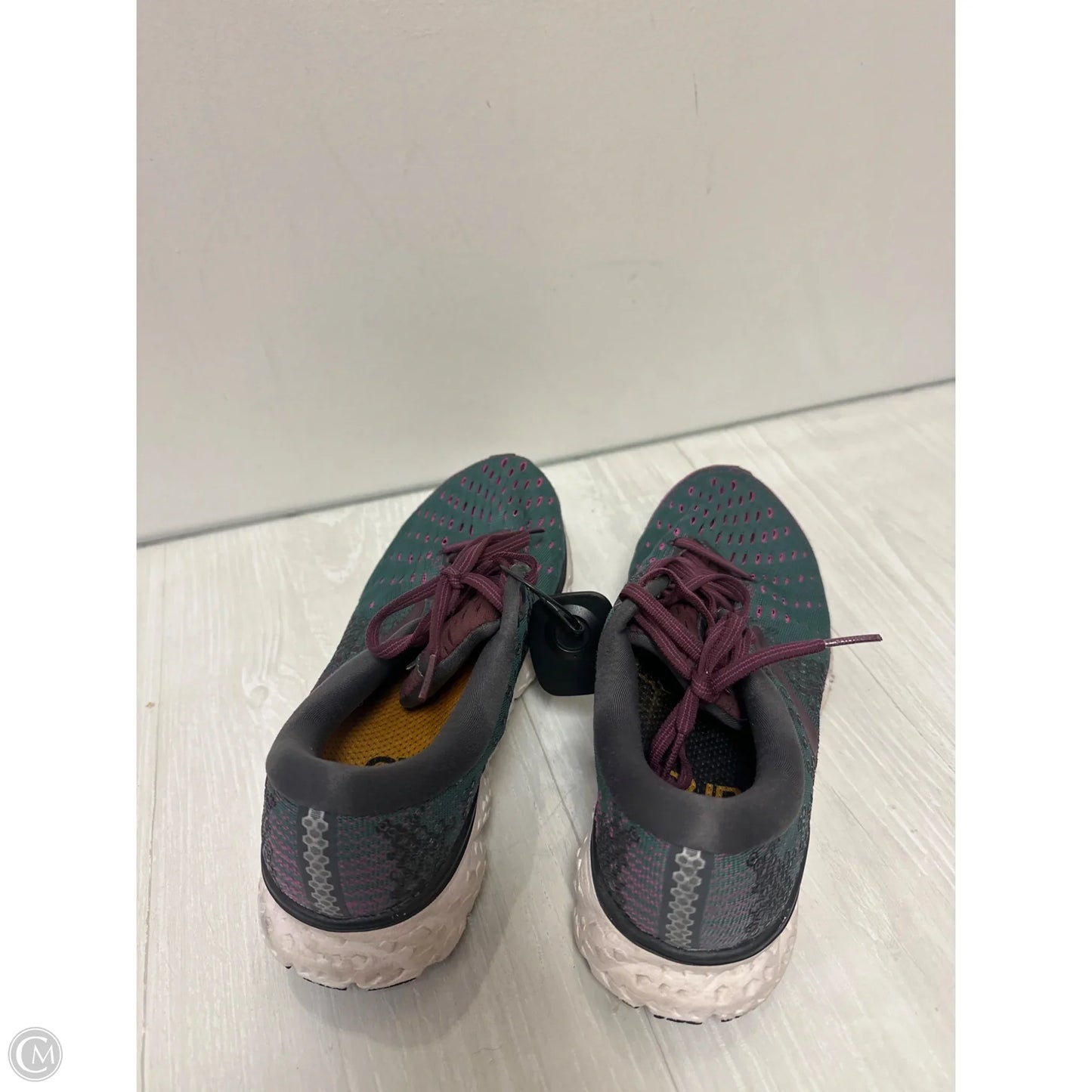 Shoes Athletic By Brooks In Green & Grey, Size: 9