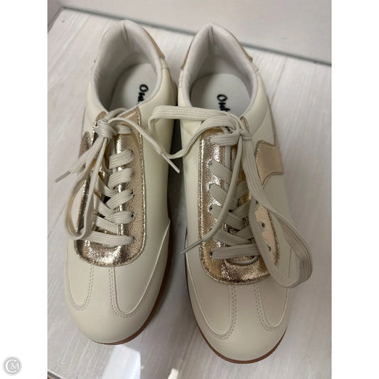 Shoes Sneakers By Clothes Mentor In Gold, Size: 10