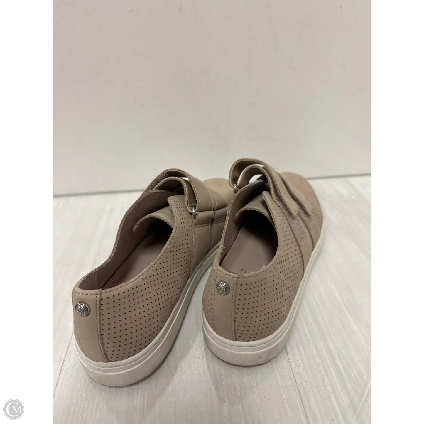 Shoes Flats By Vince Camuto In Cream, Size: 9