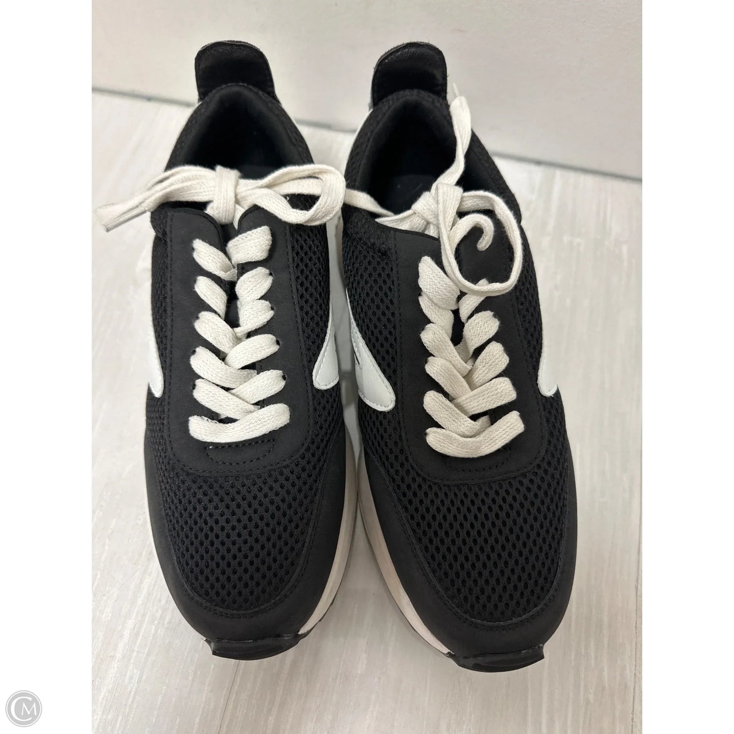 Shoes Sneakers By Dolce Vita In Black & White, Size: 7.5