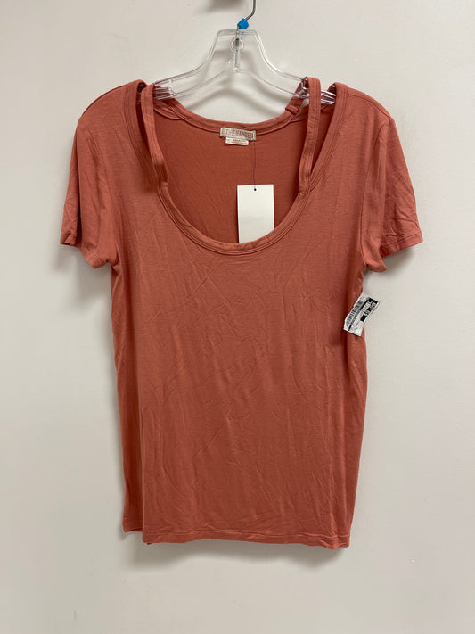 Top Short Sleeve By Clothes Mentor In Peach, Size: S
